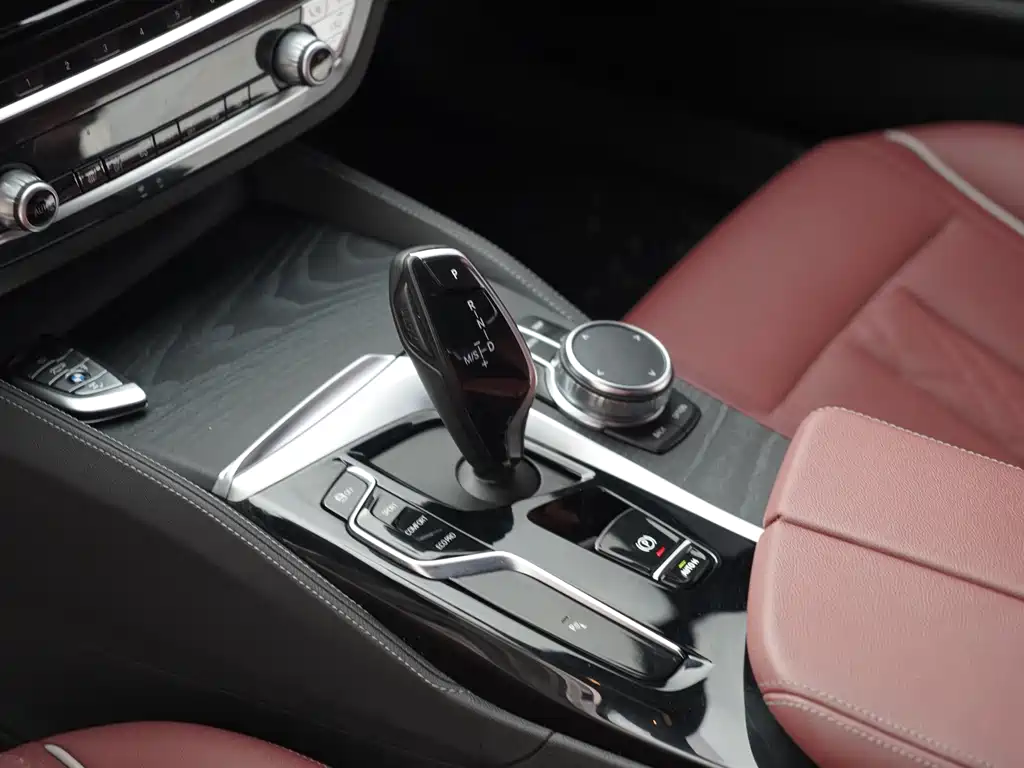 BMW 5 Series 2023 facelift 530Li leading M sports package купить на сайте DeffCars