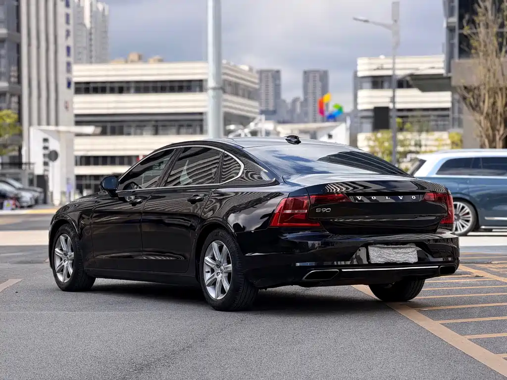 Volvo S90 2017 T4 Smart Edition купить на сайте DeffCars
