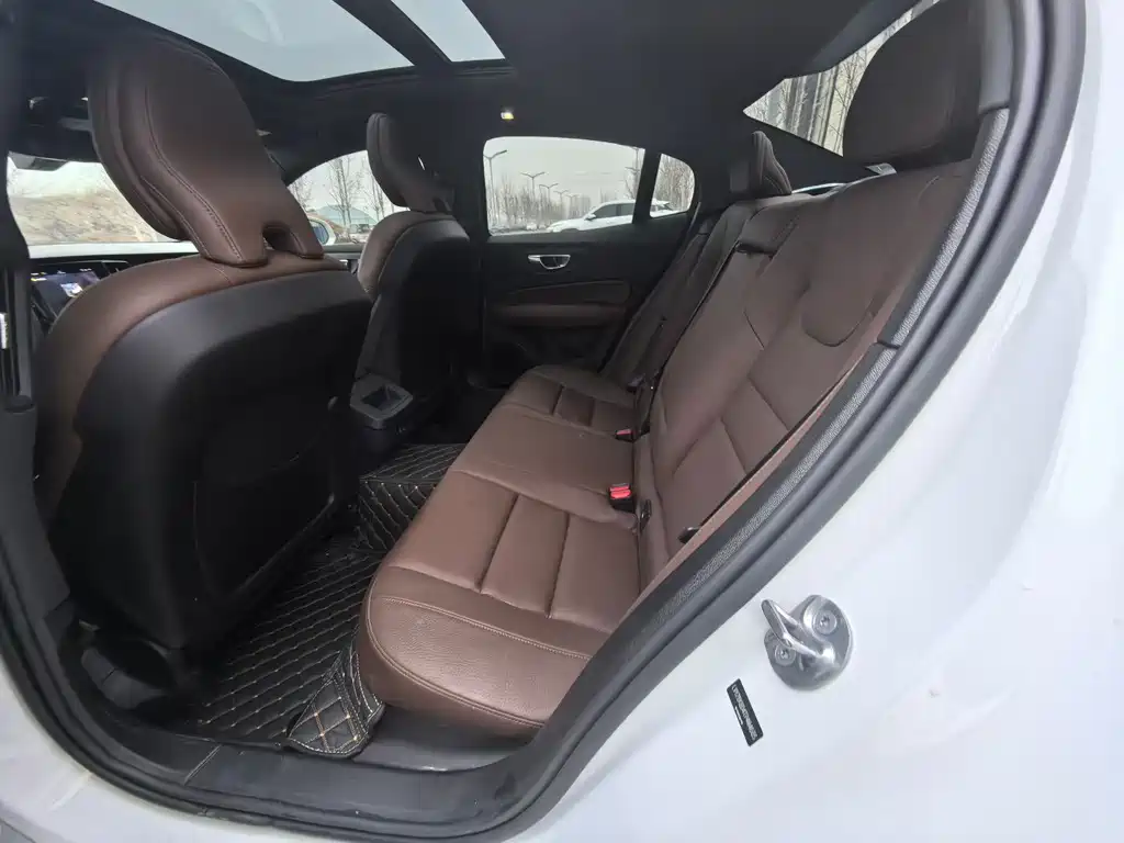 Volvo S60 2025 B4 Zhiyi Luxury Edition купить на сайте DeffCars