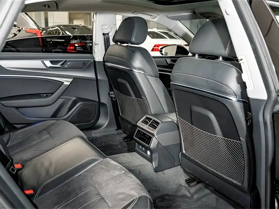 Audi A7L 2024 45TFSI S-line Dream Building Liquid Crystal Package купить на сайте DeffCars