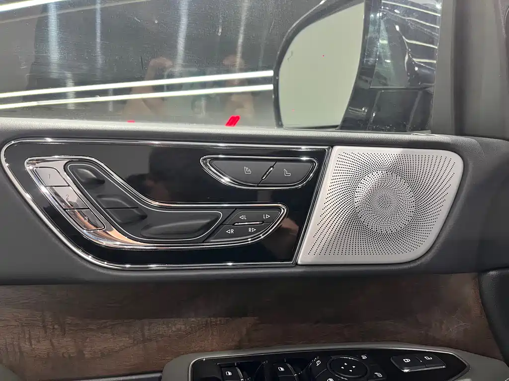 Navigator 2024 3.5T Long Axis Presidential Edition купить на сайте DeffCars