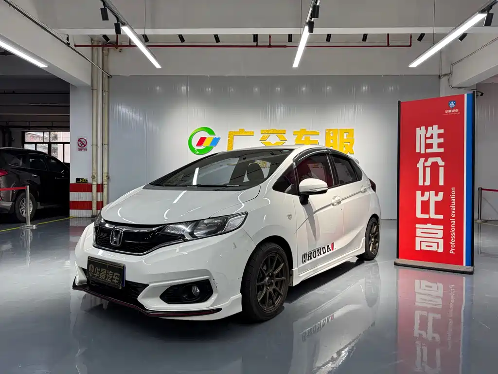 Fit 2018 1.5L CVT Fashion Edition купить на сайте DeffCars