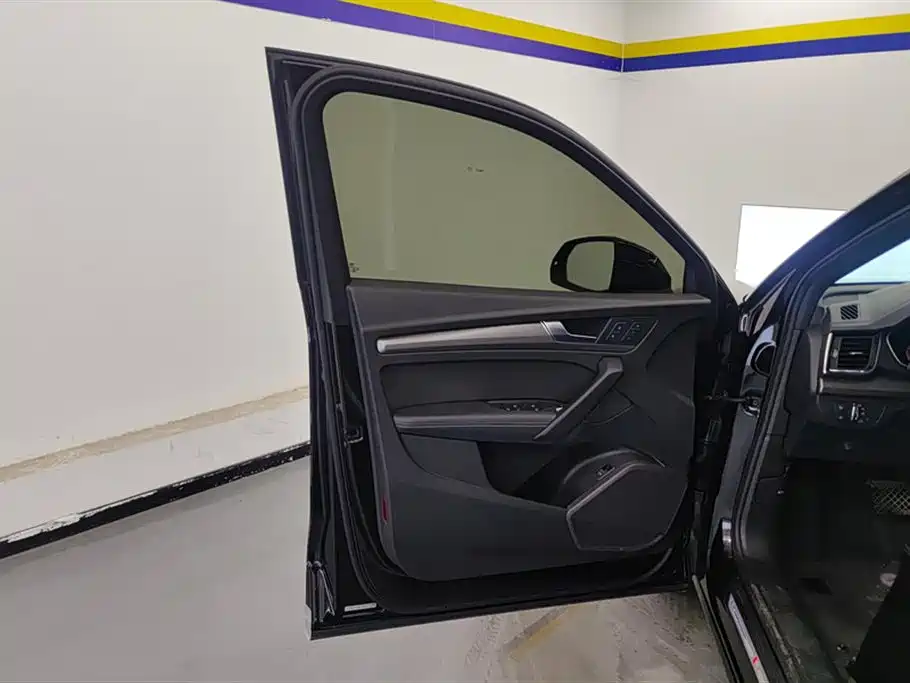 Audi Q5L Sportback 2021 40 TFSI luxury model купить на сайте DeffCars