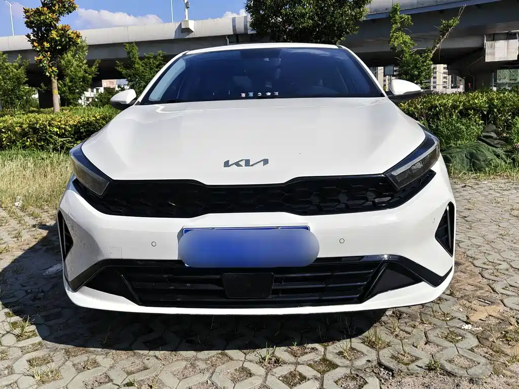 Kia K3 2023 1.5L CVT Deluxe Edition купить на сайте DeffCars