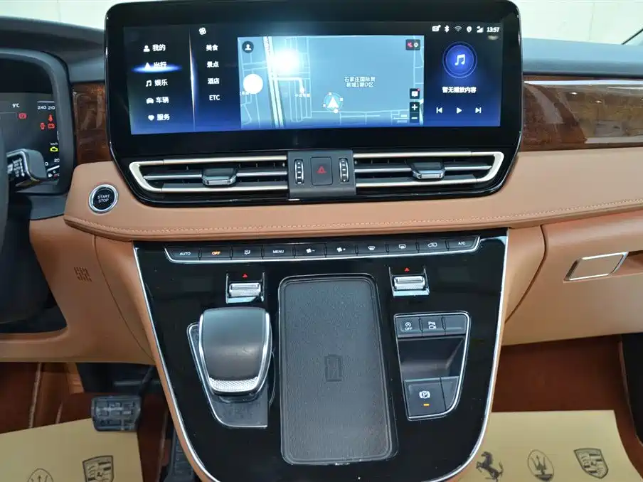 Hongqi HQ9 2023 2.0T Zhilian Flagship Edition купить на сайте DeffCars