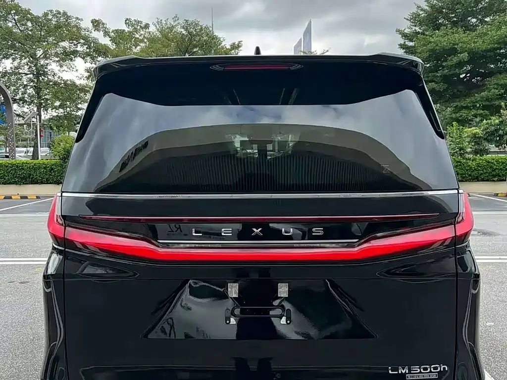 Lexus LM 2025 500h six-seater premium version купить на сайте DeffCars