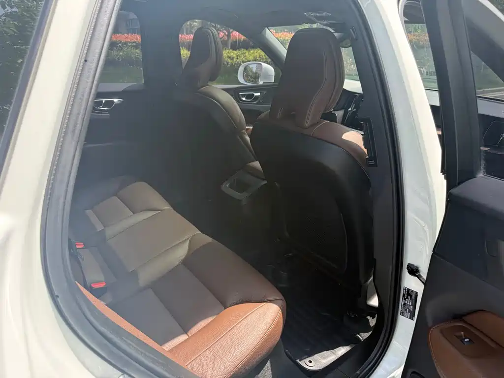 Volvo XC60 2021 T5 four-wheel drive Zhiyuan Deluxe Edition купить на сайте DeffCars