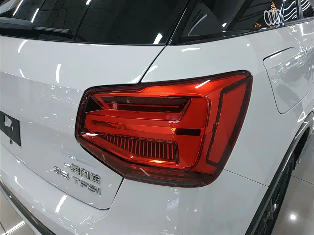 Audi Q2L 2018 35 TFSI launches exclusive version, National VI купить на сайте DeffCars