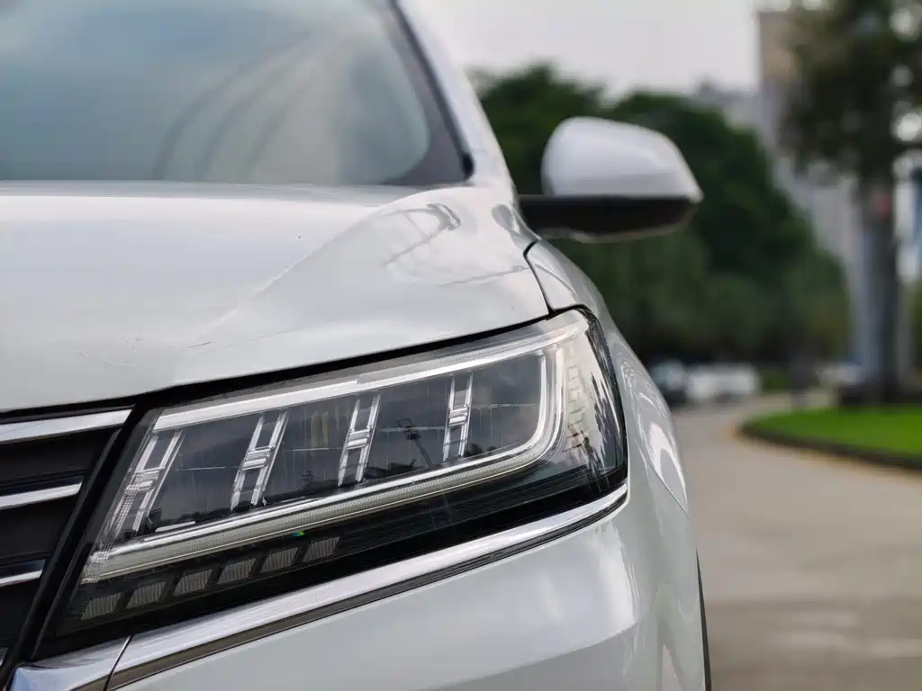ROEWE RX5 New Energy 2017 eRX5 50T Hybrid Internet Premium Ultimate Edition купить на сайте DeffCars