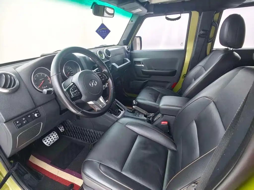 Beijing off-road BJ40 2017 40L 2.3T automatic four-wheel drive ring tower championship version купить на сайте DeffCars