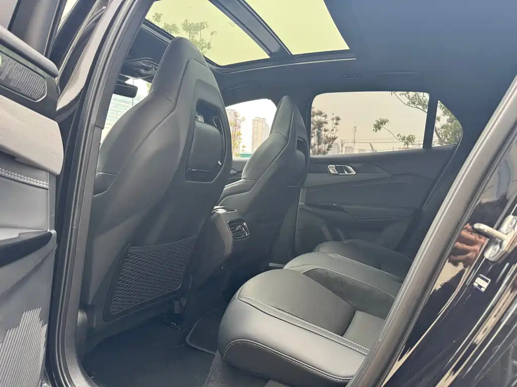 Lynk & Co 03 2022 1.5TD DCT Pro купить на сайте DeffCars