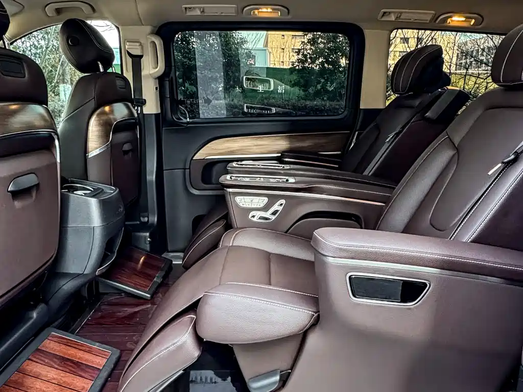 Mercedes-Benz V-Class 2022 V 260 L Long Wheelbase Premium Edition купить на сайте DeffCars