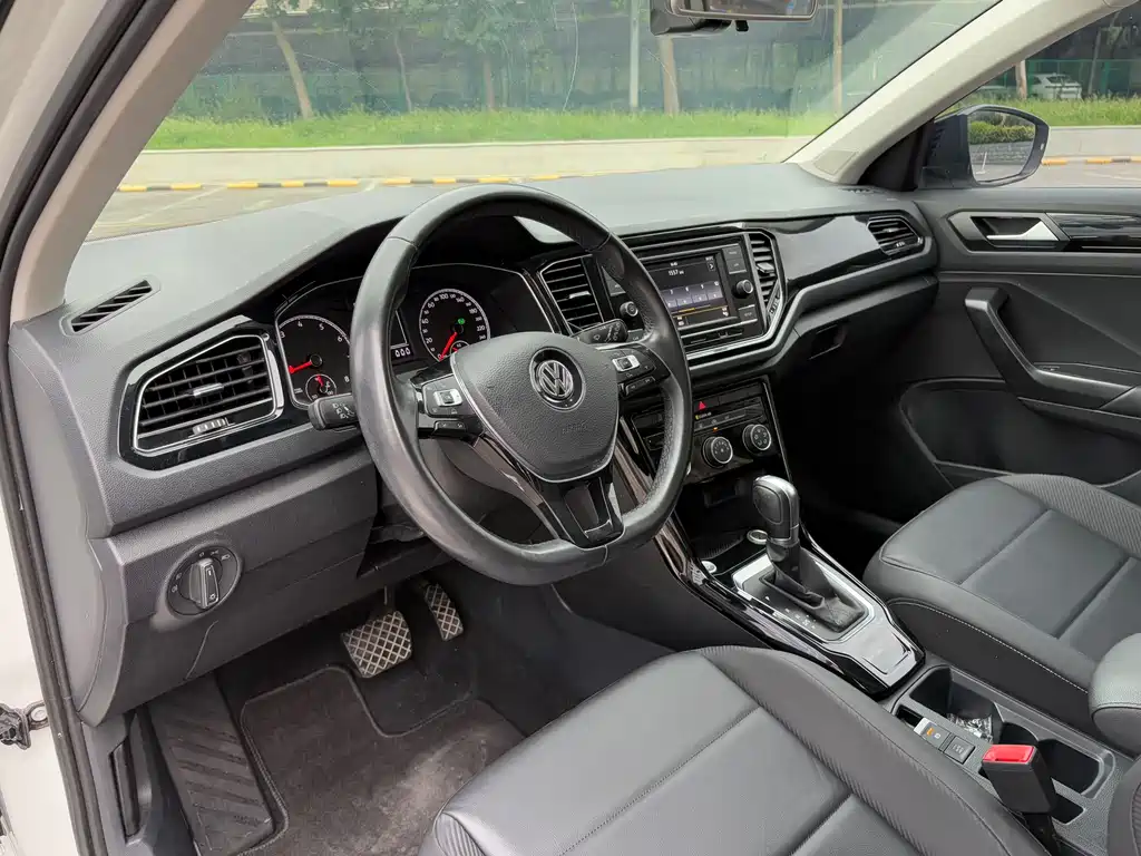 T-ROC 2018 280TSI DSG two-wheel drive comfort model National V купить на сайте DeffCars