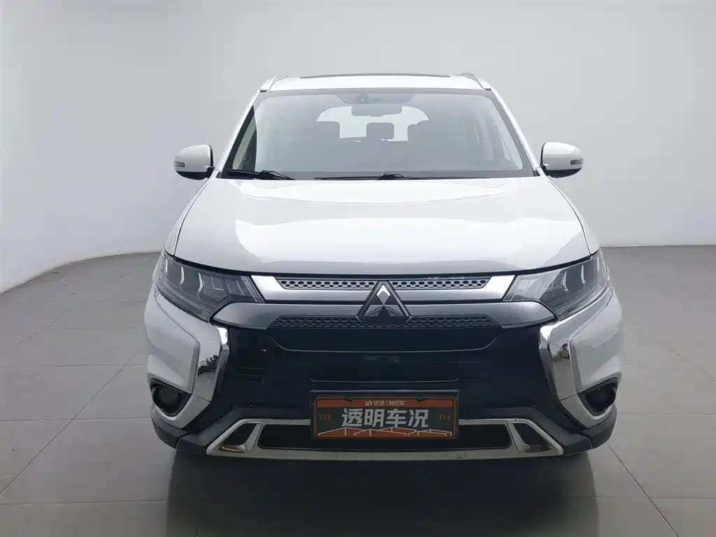 Outlander 2019 2.4L four-wheel drive exclusive version, 5 seats, National VI купить на сайте DeffCars
