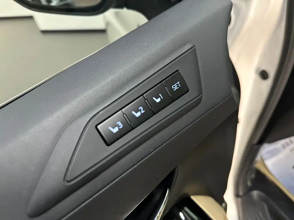 Wilfa 2021 Crown Dual Engine 2.5L HV Premium Edition купить на сайте DeffCars