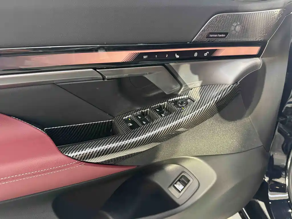 BMW 5 Series 2025 530Li Leading M Sports Package купить на сайте DeffCars