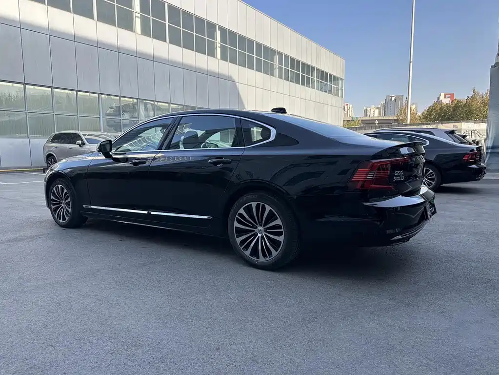 Volvo S90 2024 B5 Zhiyi Luxury Edition купить на сайте DeffCars