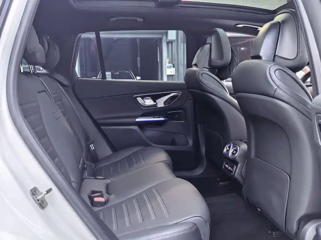 Mercedes-Benz GLC 2024 facelift GLC 260 L 4MATIC luxury model 5 seats купить на сайте DeffCars