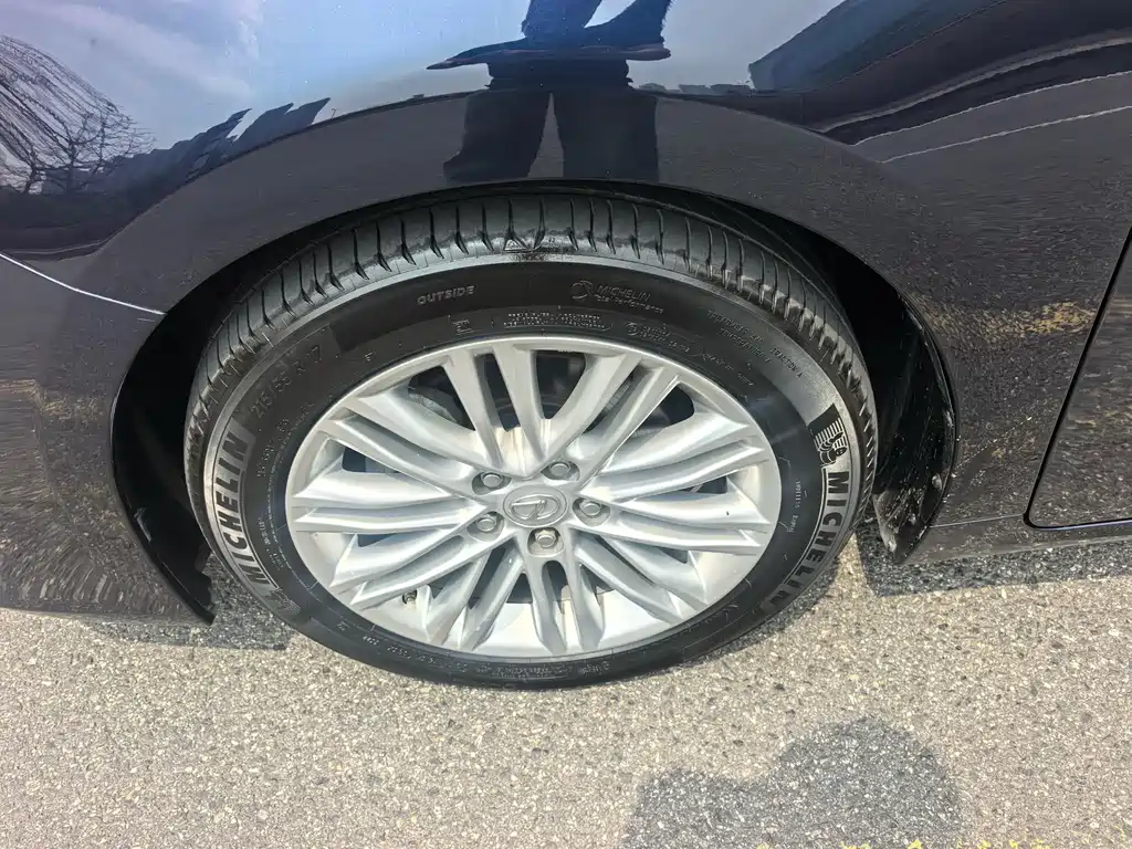 Lexus ES 2015 200 Elite Edition купить на сайте DeffCars