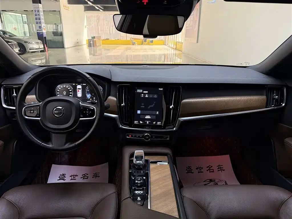 Volvo S90 2021 B5 Zhiyi Luxury Edition купить на сайте DeffCars