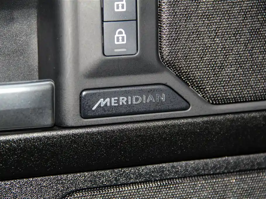 Land Rover Defender 2025 110 3.0T P400 X-Dynamic HSE купить на сайте DeffCars