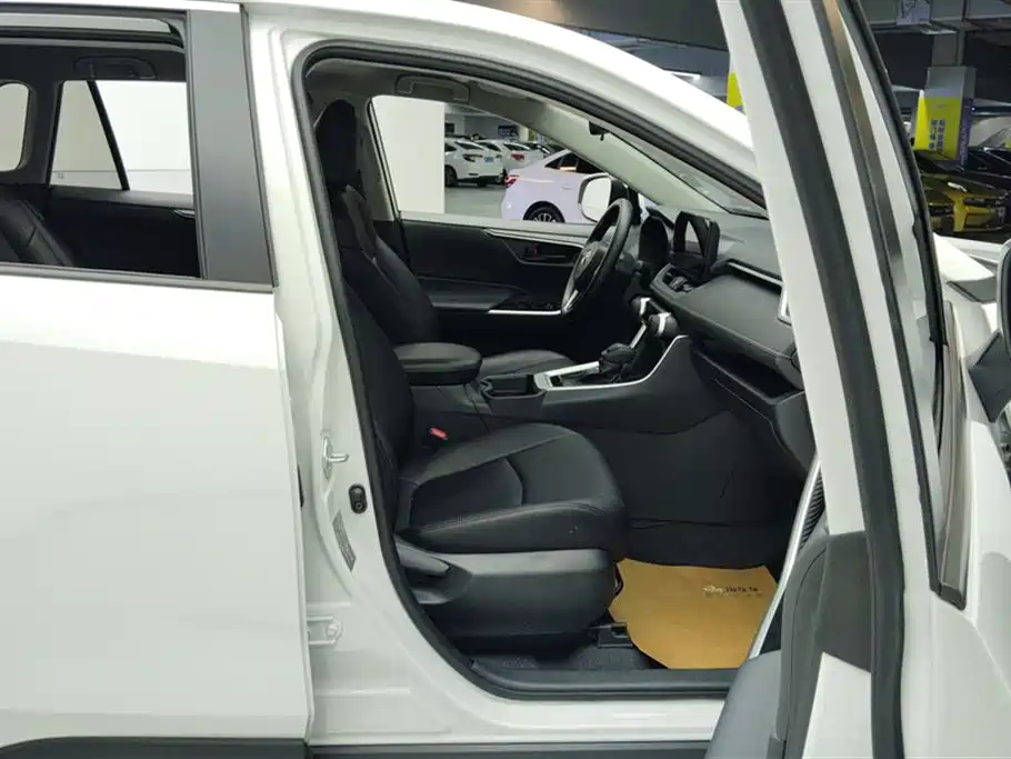 RAV4 Rongfang 2024 2.0L CVT two-wheel drive urban version купить на сайте DeffCars