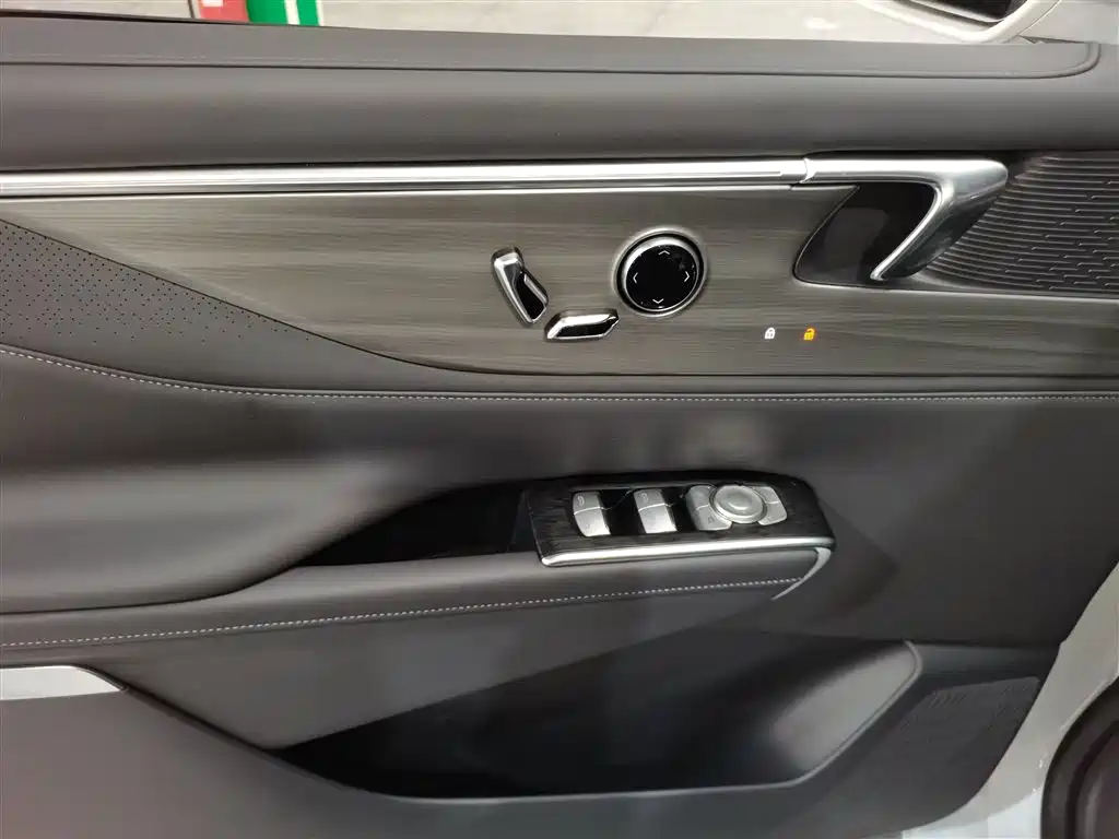 Buick GL8 2025 Lu Zun Smart Edition купить на сайте DeffCars