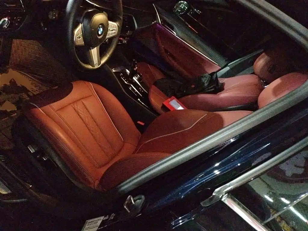 BMW 5 Series 2023 530Li Leading M Sports Package купить на сайте DeffCars