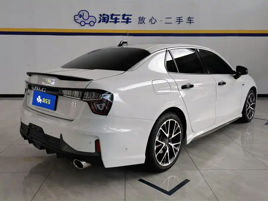 Lynk & Co 03 2022 1.5TD DCT Pro купить на сайте DeffCars