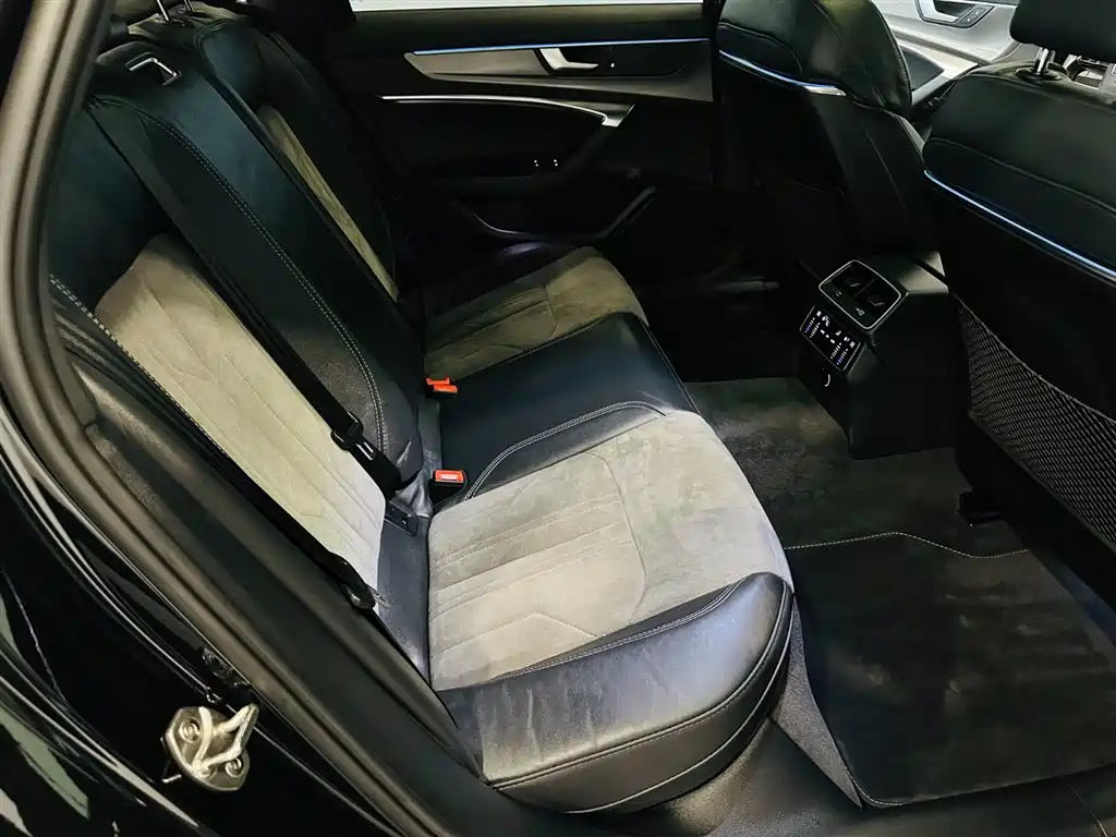 Audi A6L New Energy 2020 55 TFSI e quattro купить на сайте DeffCars