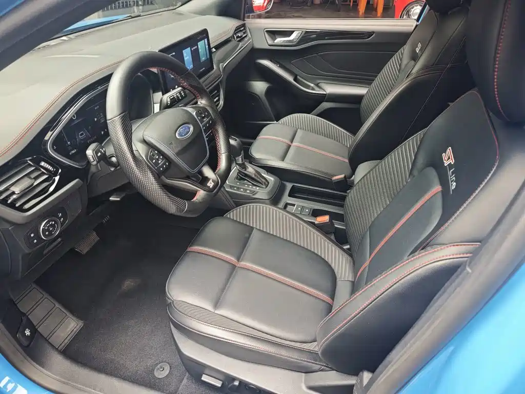 Focus 2022 Hatchback EcoBoost 180 Automatic ST Line купить на сайте DeffCars