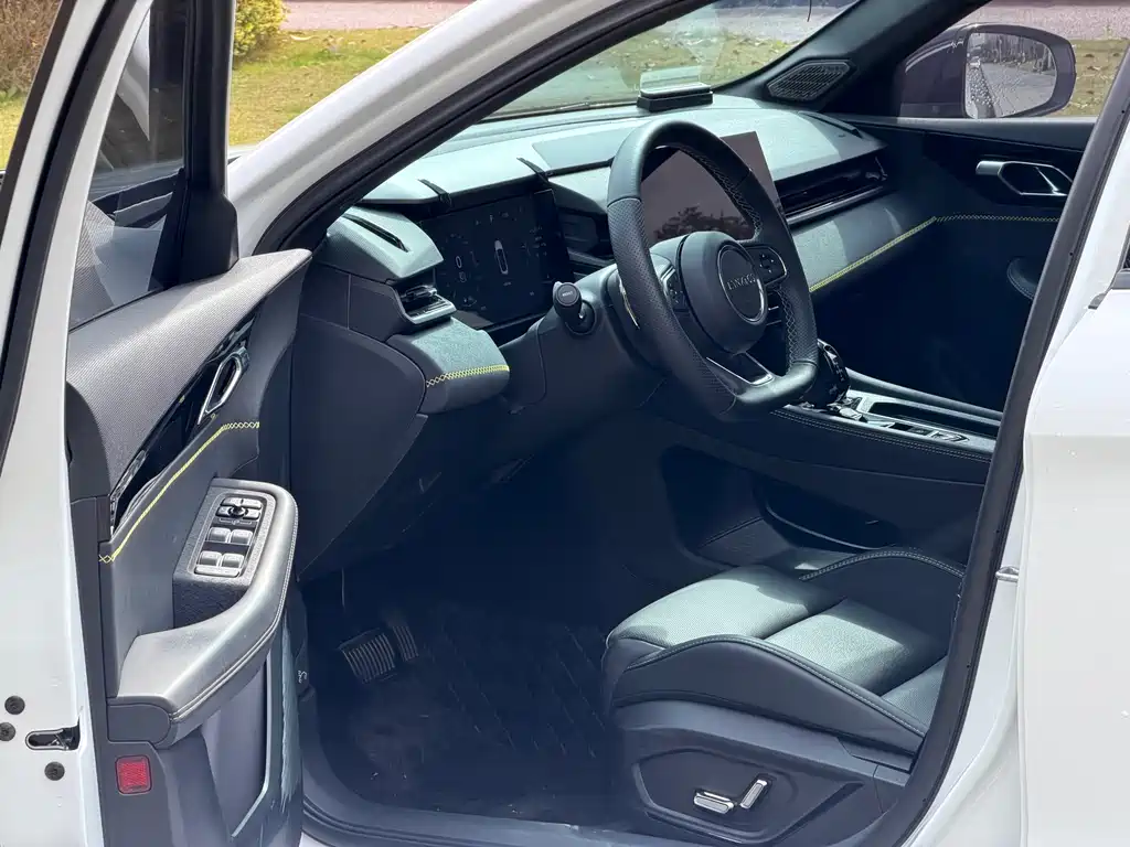 Lynk & Co 03 2023 2.0TD DCT Pro купить на сайте DeffCars