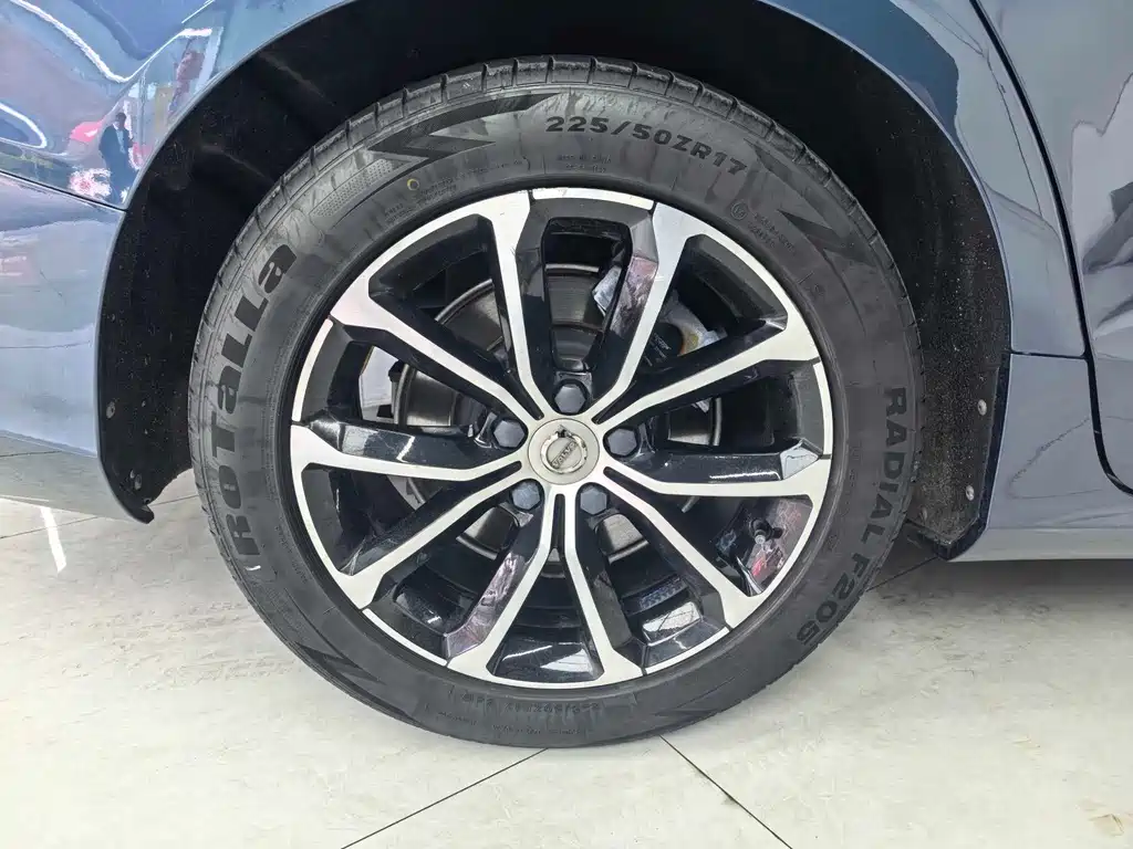 Volvo S60 2020 T4 Zhiyi Luxury Edition купить на сайте DeffCars
