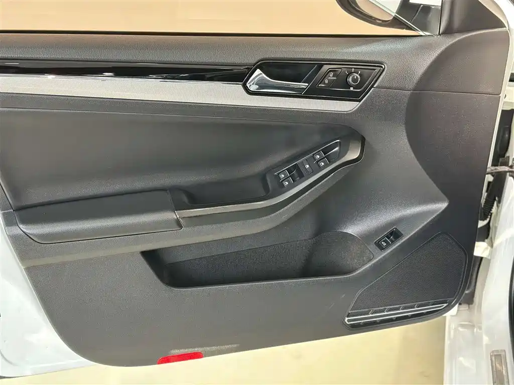 Sagitar 2018 180TSI DSG Premium Edition купить на сайте DeffCars