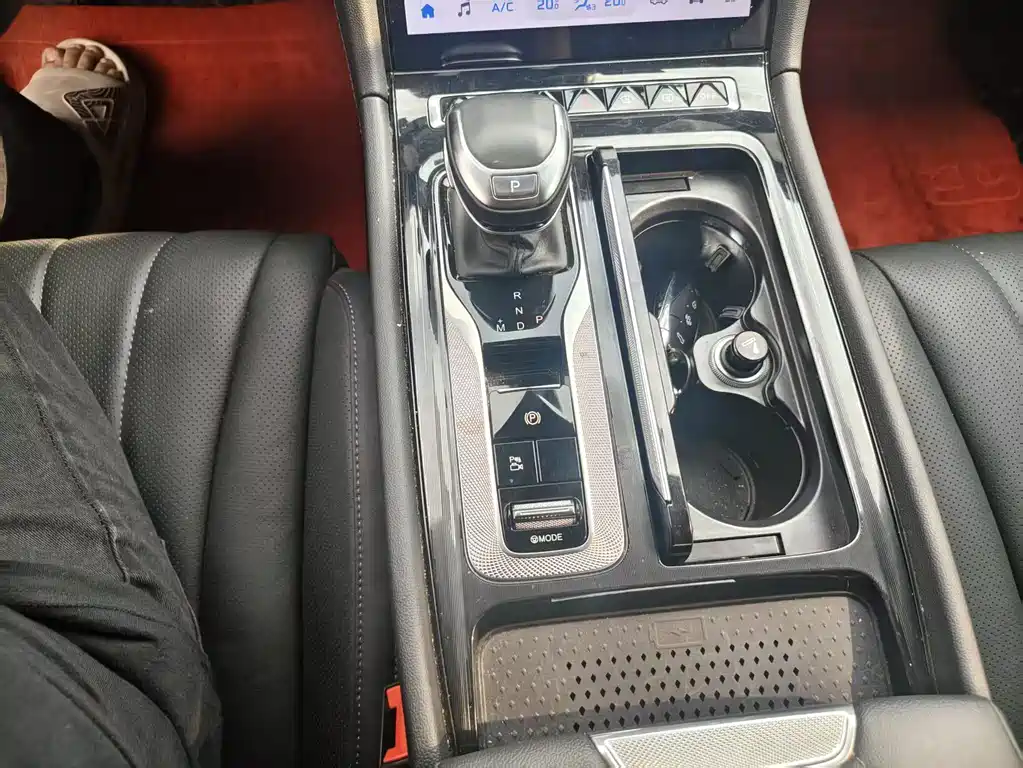 Hongqi H5 2024 2.0T Automatic Zhilianqichang Edition купить на сайте DeffCars