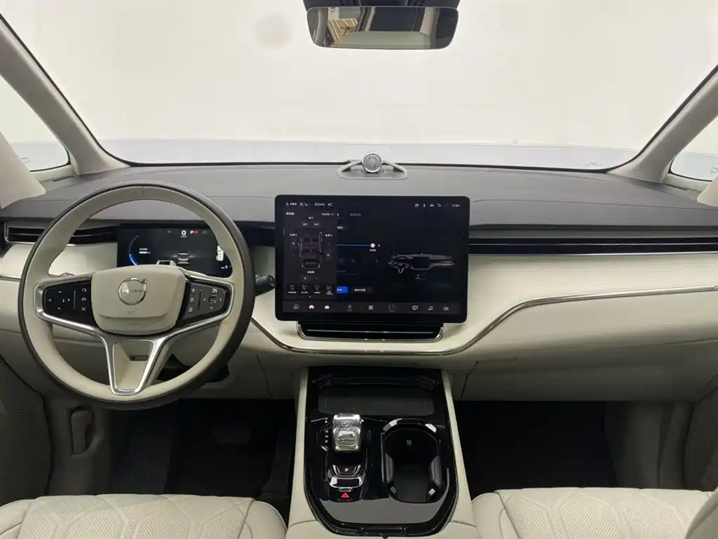 Volvo EM90 2025 Ultra six-seater купить на сайте DeffCars