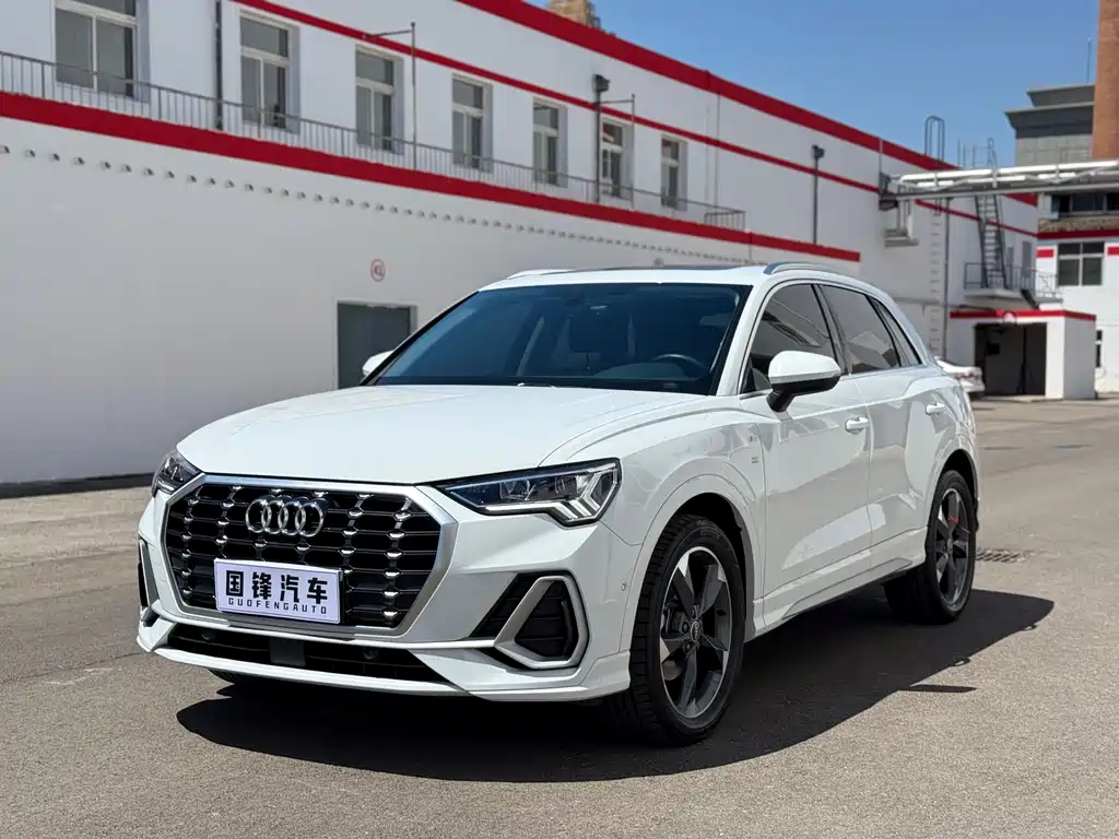 Audi Q3 2023 35 TFSI Fashionable and Dynamic (1.5T) купить на сайте DeffCars