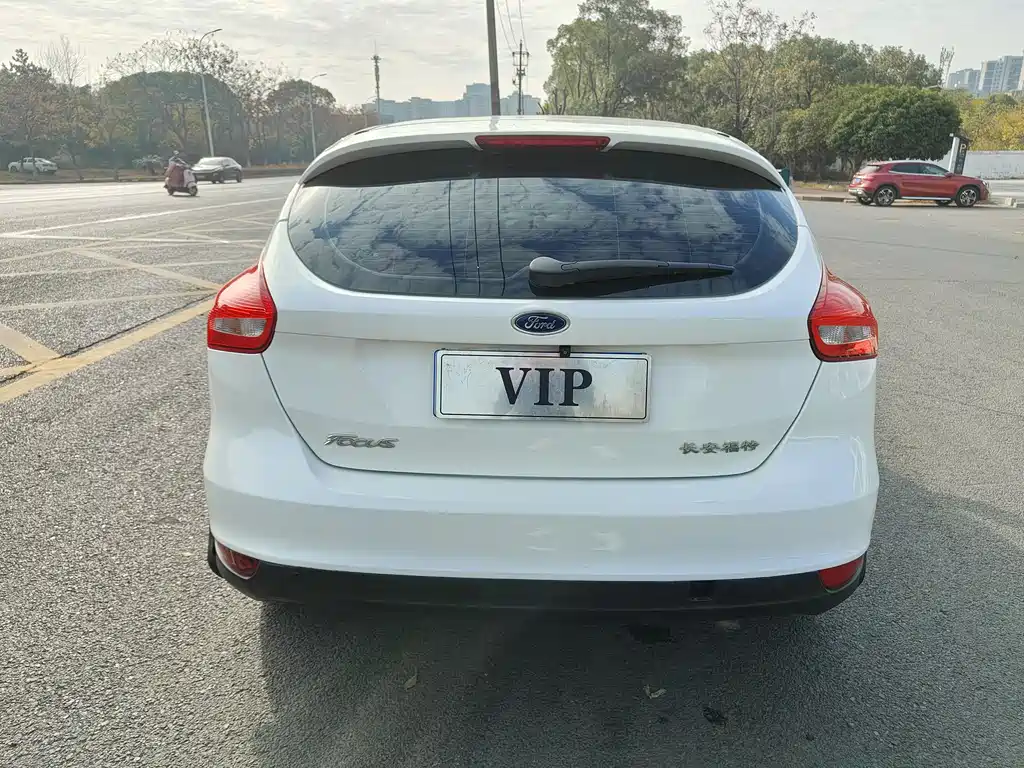 Focus 2015 hatchback 1.6L automatic comfort type купить на сайте DeffCars