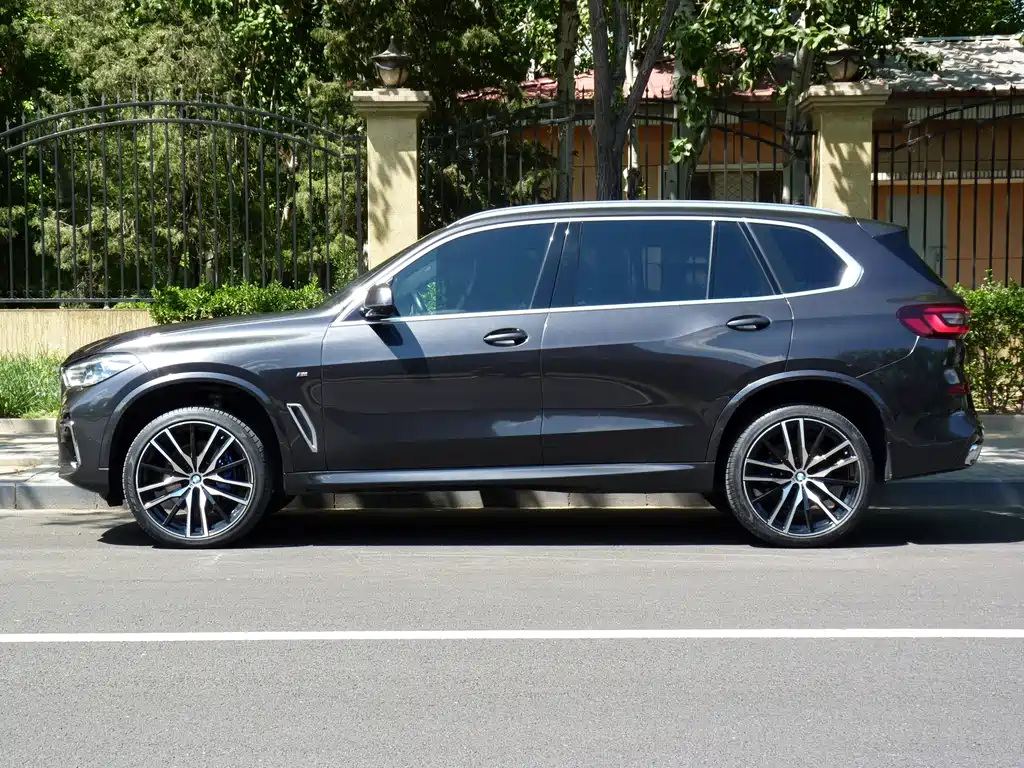 BMW X5 2022 facelift xDrive 40Li exclusive M sports package купить на сайте DeffCars