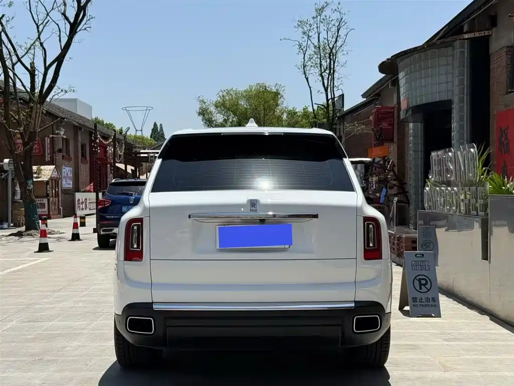 Cullinan 2018 five-seater version купить на сайте DeffCars