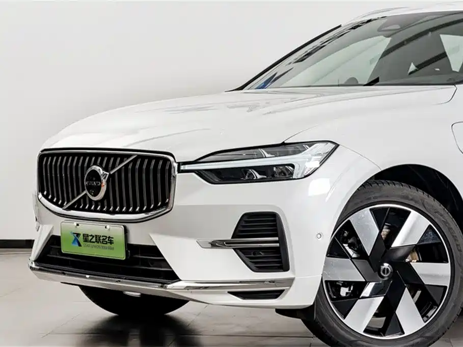 Volvo XC60 plug-in hybrid 2025 plug-in hybrid long-range four-wheel drive Zhiya luxury version купить на сайте DeffCars