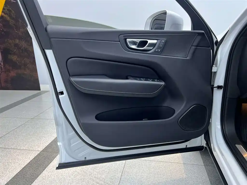 Volvo XC60 2018 T5 four-wheel drive Zhiyuan Sport Edition купить на сайте DeffCars