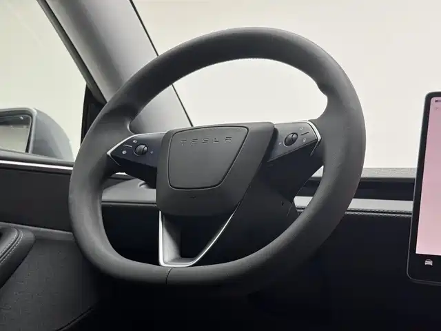 Model Y 2025 rear-wheel drive version купить на сайте DeffCars