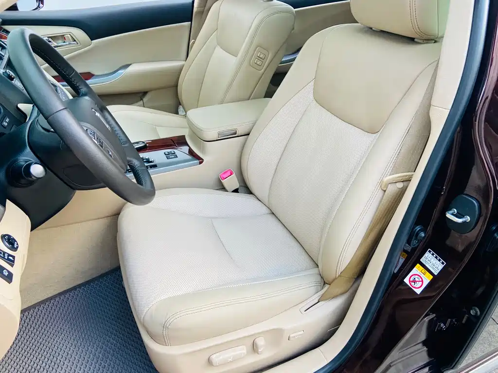 Crown 2012 2.5L Royal Leather Edition купить на сайте DeffCars