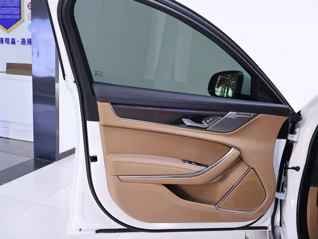 Jaguar XFL 2024 2.0T P250 two-wheel drive exclusive luxury version купить на сайте DeffCars