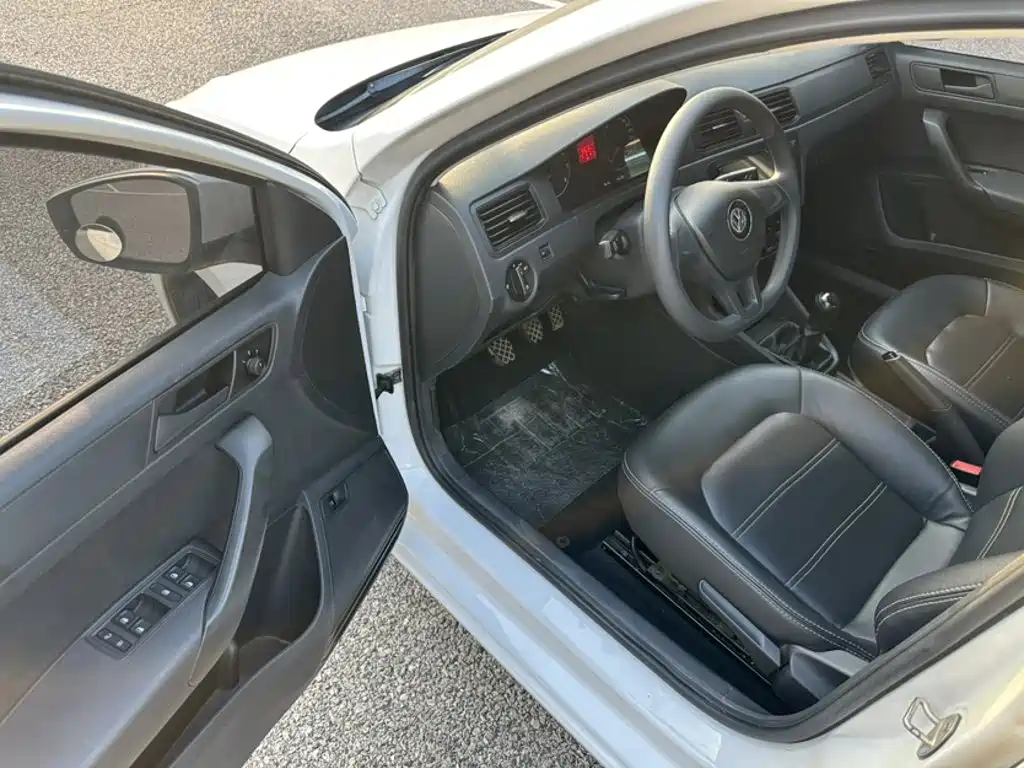 Santana 2016 1.6L Manual Fashion Edition купить на сайте DeffCars
