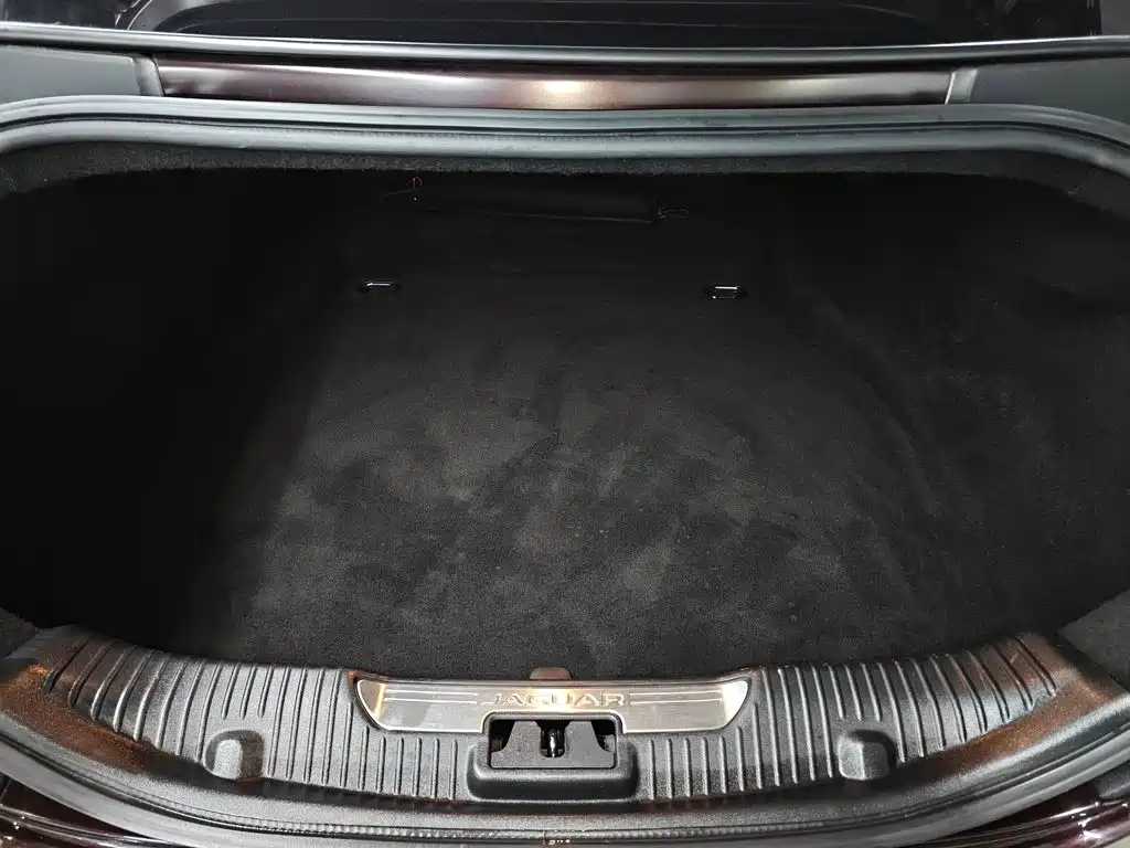 Jaguar XJ 2015 XJL 2.0T two-wheel drive elegant business version купить на сайте DeffCars