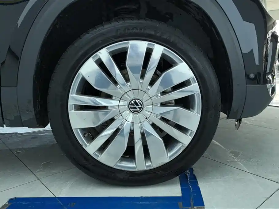 Touron 2022 530 V6 four-wheel drive flagship version купить на сайте DeffCars