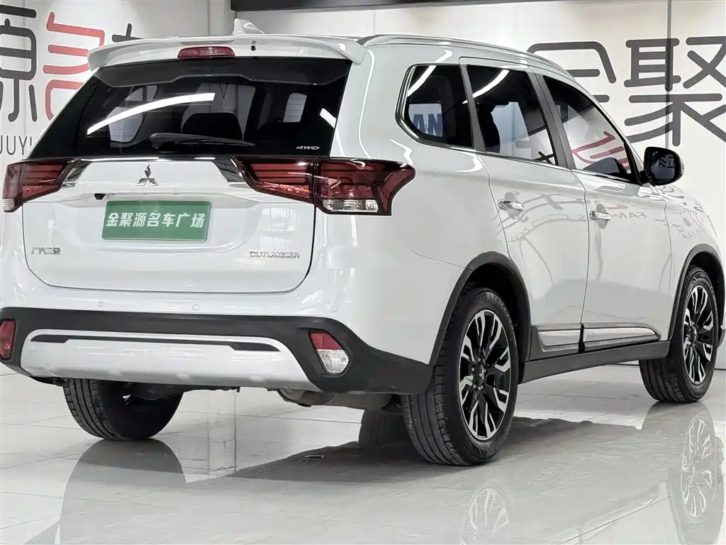 Outlander 2020 2.4L four-wheel drive exclusive version, 5 seats купить на сайте DeffCars