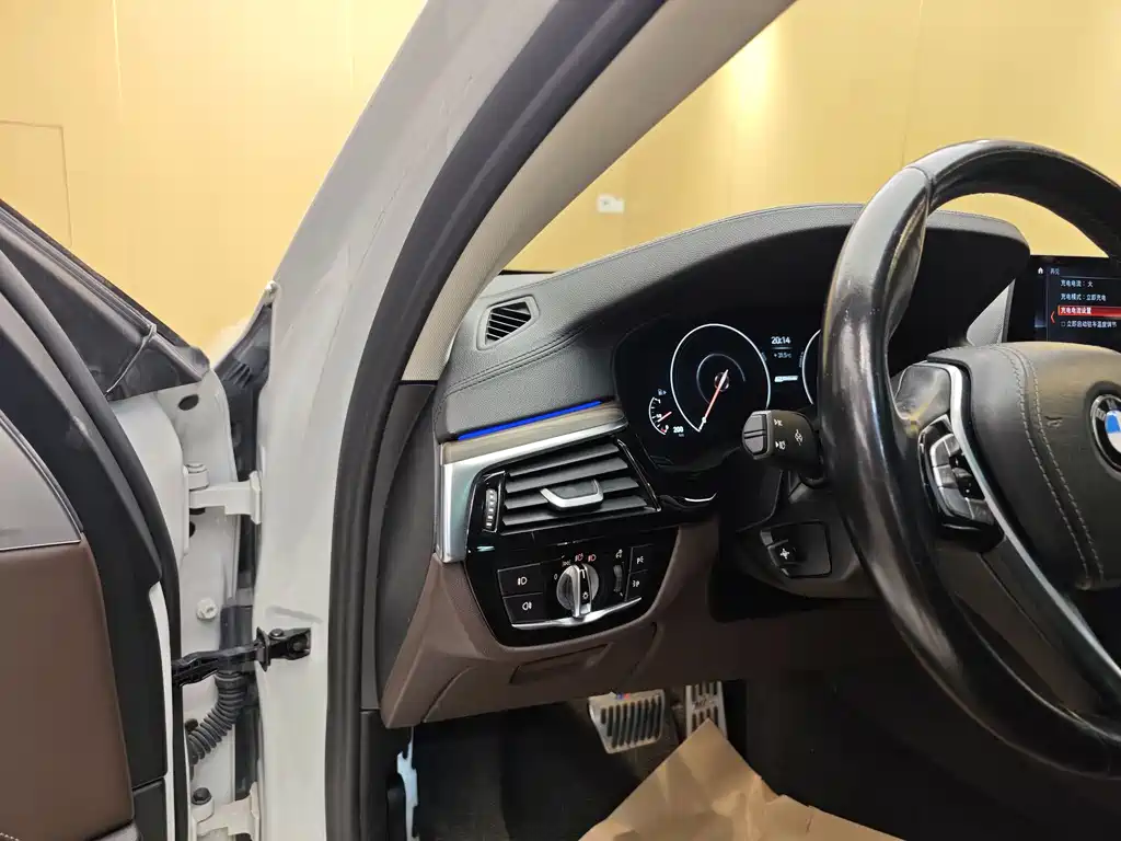 BMW 5 Series New Energy 2019 530Le Luxury Package купить на сайте DeffCars
